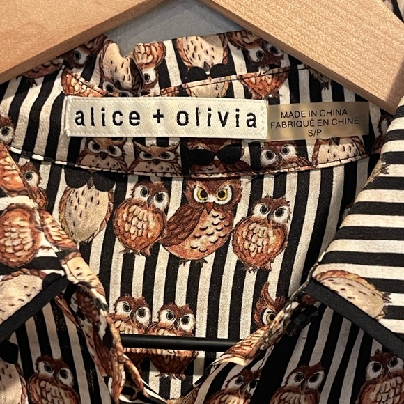 Alice + Olivia Long Sleeve Button Down Blouse, 100% Silk, Owl Print, Size Small - Picture 4 of 12